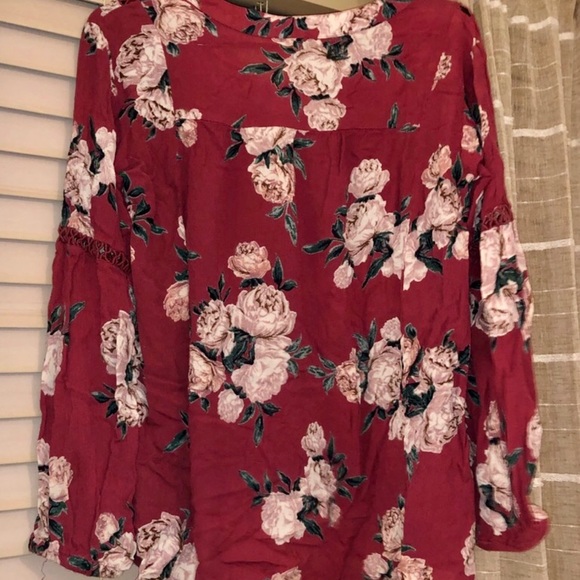 Gorgeous Floral Patterned V Neck Blouse - Picture 9 of 9